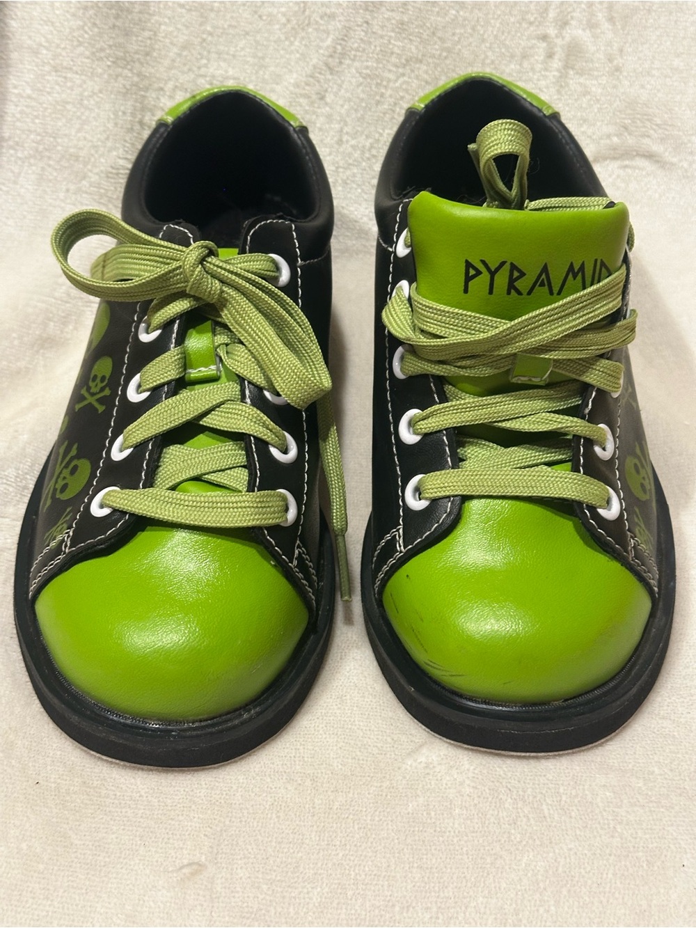 Pyramid Youth Skull Green and Black Bowling Shoes Youth Size 2 US